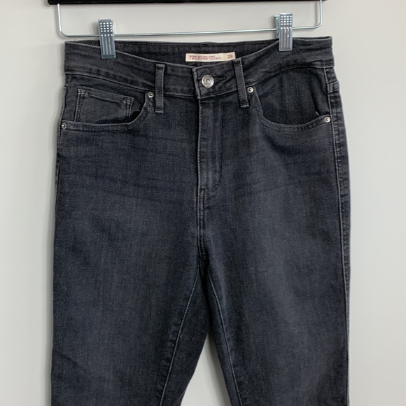 Levi’s 721 High Rise Skinny with Bow Ankle - Picture 4 of 12